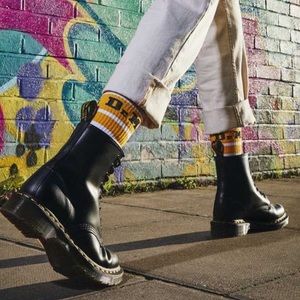 Dr. Martens 1460 Smooth Leather Lace-Up 7 Black Air Wair Combat Moto Boots New